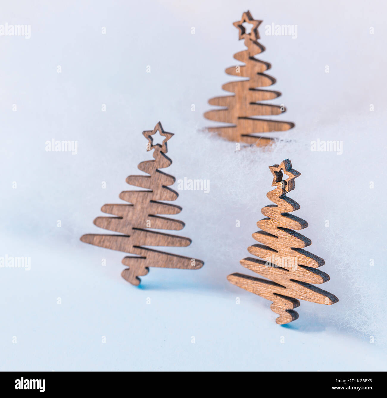 Figuras de madera con motivos de navidad - lugar para texto Fotografía de  stock - Alamy