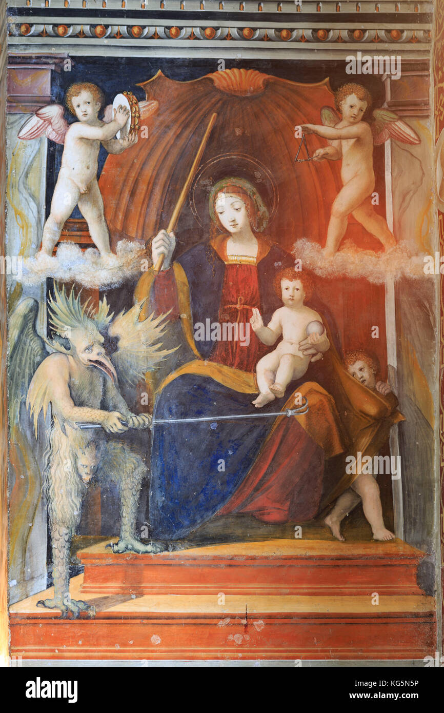 Famoso y peculiar madonna del cifulet pintura, en la iglesia de Santa Maria delle Grazie, gravedona, provincia de Como, en Lombardía, Italia Foto de stock