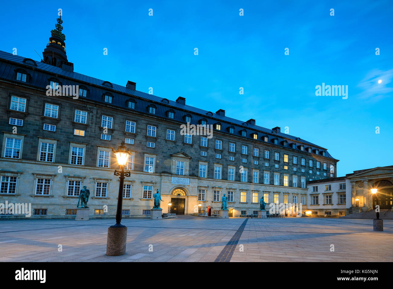 Christiansborg Palace en la noche, Copenhague, Dinamarca Foto de stock