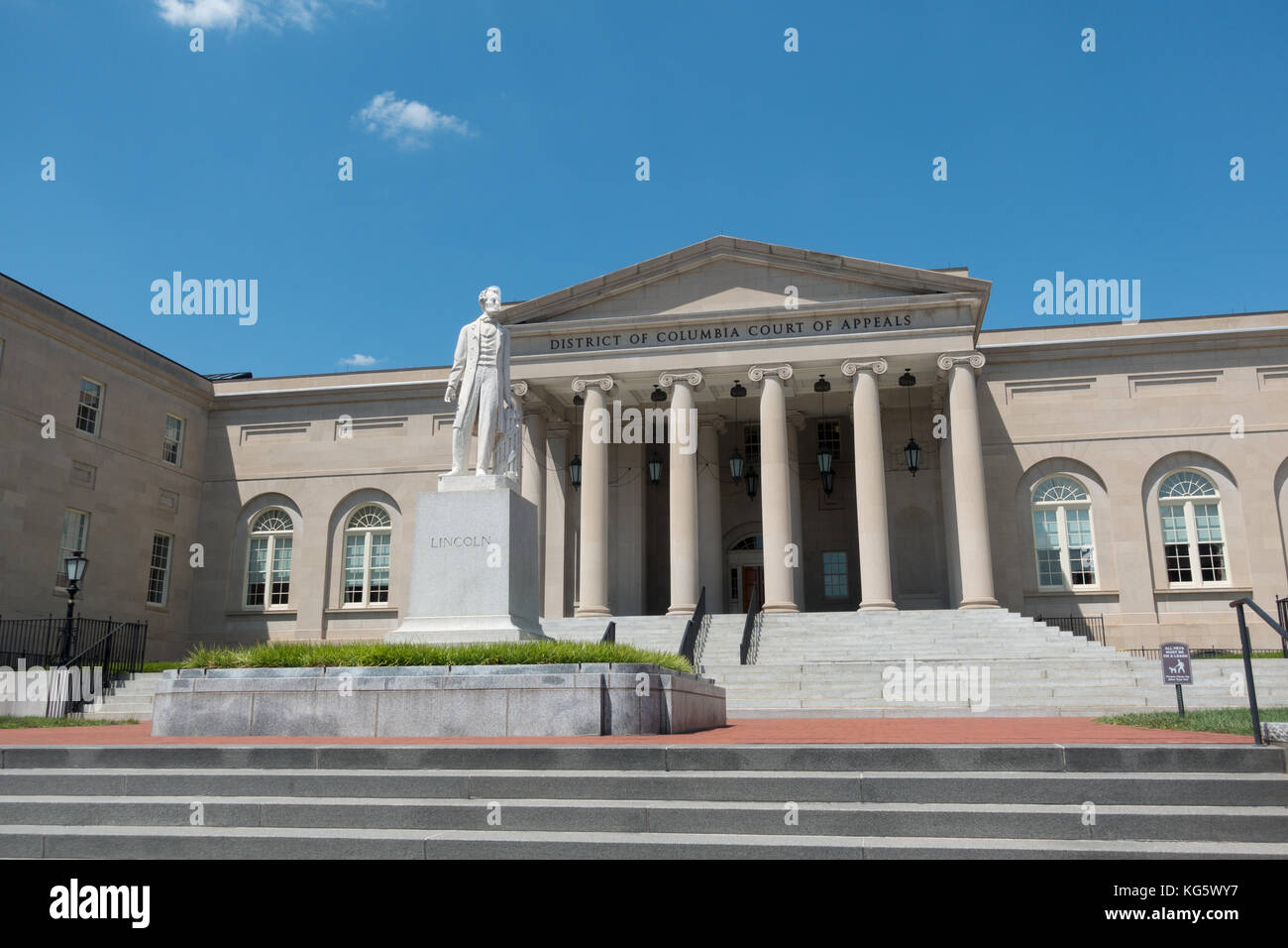 El Distrito Del Tribunal De Apelaciones De Columbia Edificio Con Una Estatua Del Presidente Abraham Lincoln Washington Dc Estados Unidos Fotografia De Stock Alamy