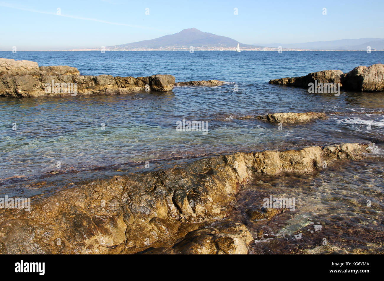 Monte Vesubio bahía de Nápoles, Italia Foto de stock