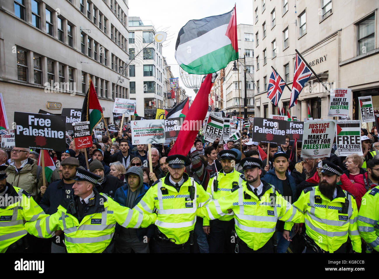Londres, Reino Unido. El 4 de noviembre, 2017. Activistas de Palestina