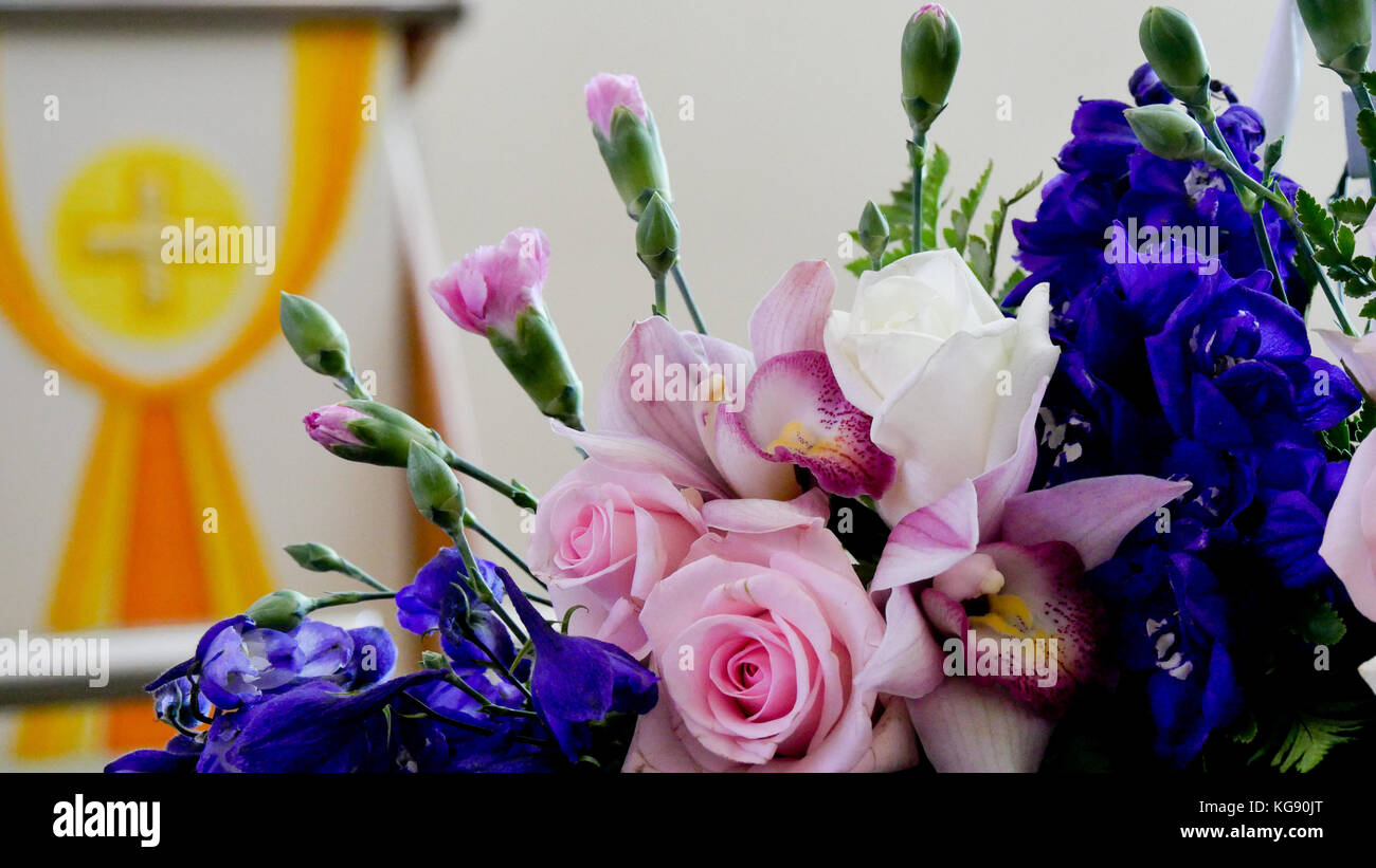 Foto de flower & vela utilizado para un funeral shot de flower & vela