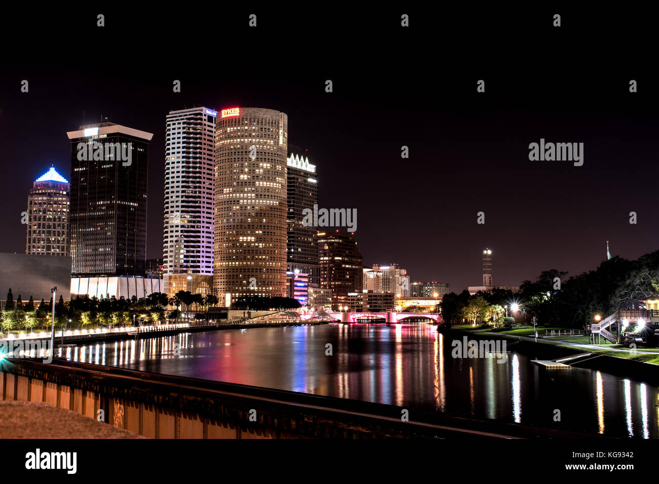 El centro de Tampa en la noche Foto de stock