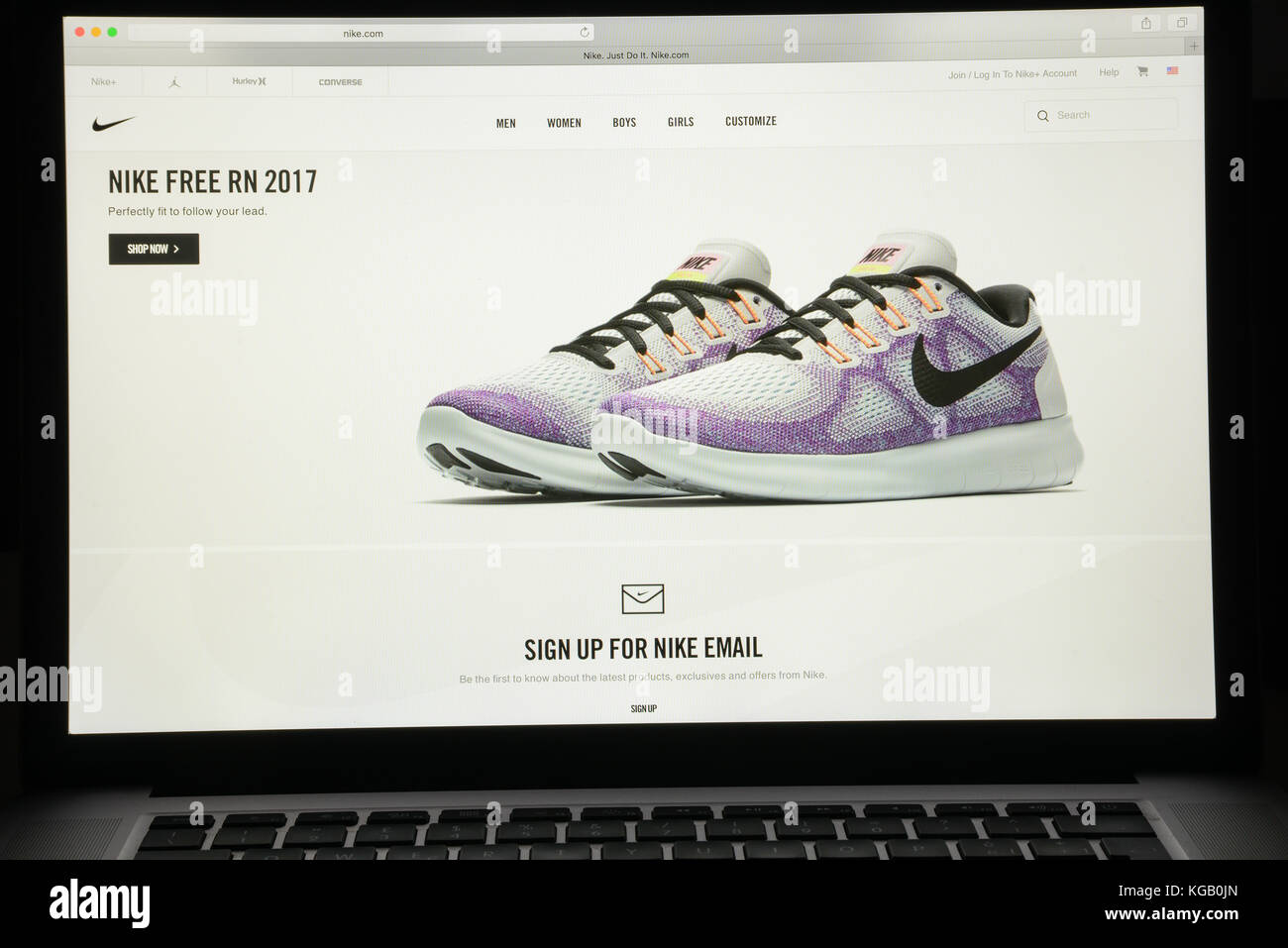 mammalian Are familiar Arashigaoka Milán, Italia - 7 de mayo, 2017: Nike página web. Se trata de una tienda de  comercio electrónico de moda Fotografía de stock - Alamy
