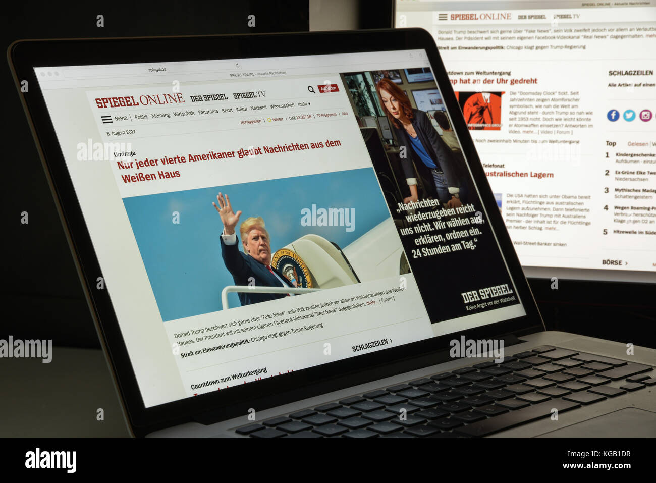 Milán, Italia - Agosto 10, 2017: Spiegel página principal. es uno de los más leídos en lengua alemana, los sitios Web de noticias. Fue fundada en 1994 como la Foto de stock