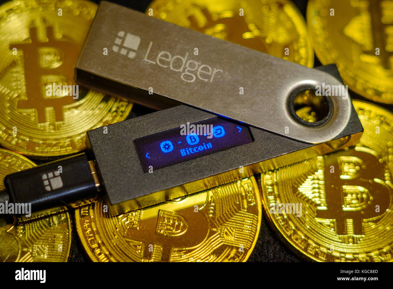 Cold crypto wallet fotografías e imágenes de alta resolución - Alamy