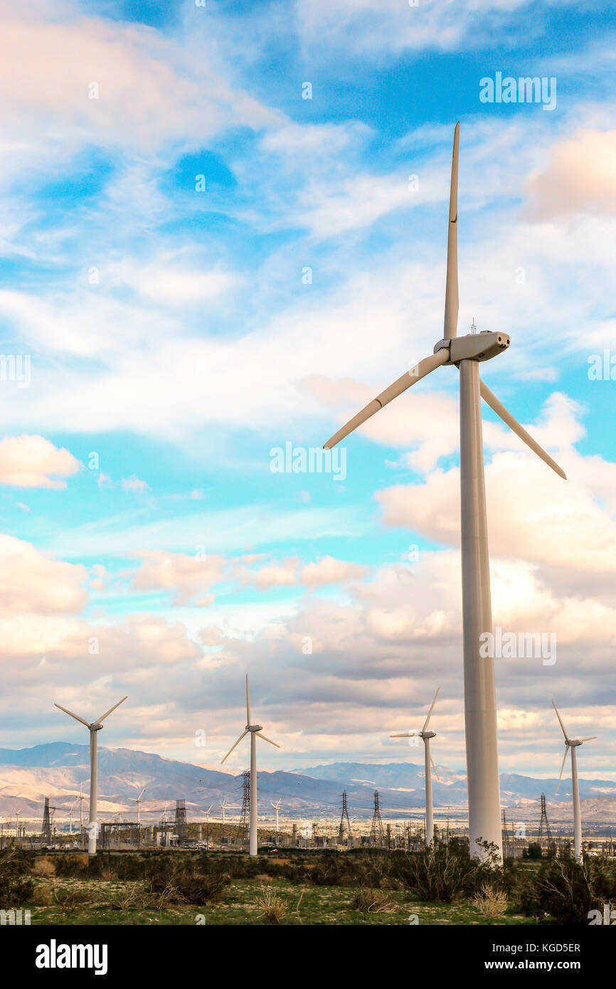 Parque eólico de Palmdale, California generando verde, las energías renovables Foto de stock