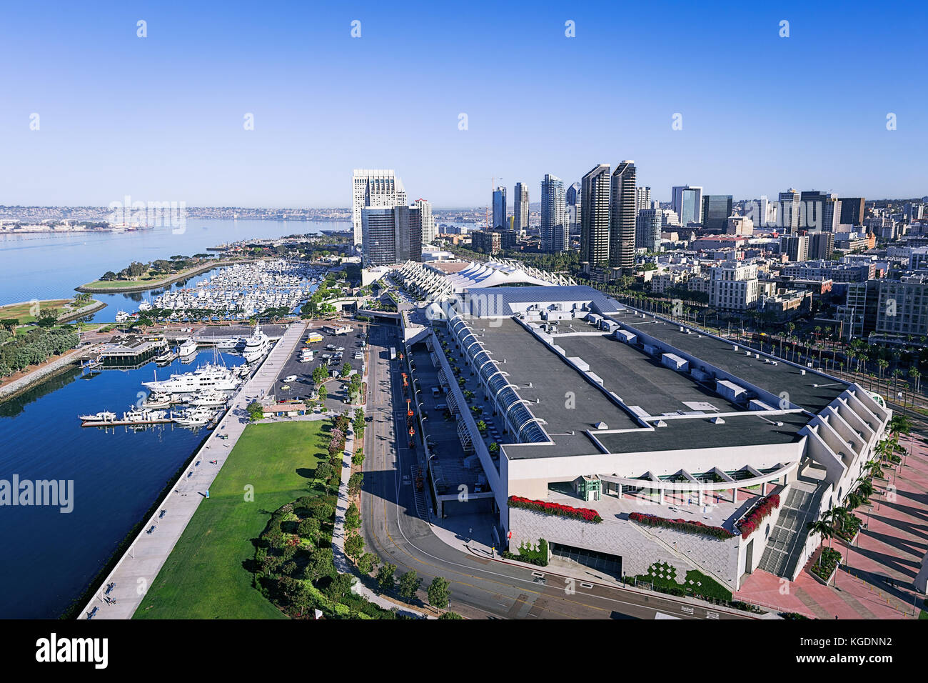 Vista aérea del horizonte del centro de San Diego en California Foto de stock