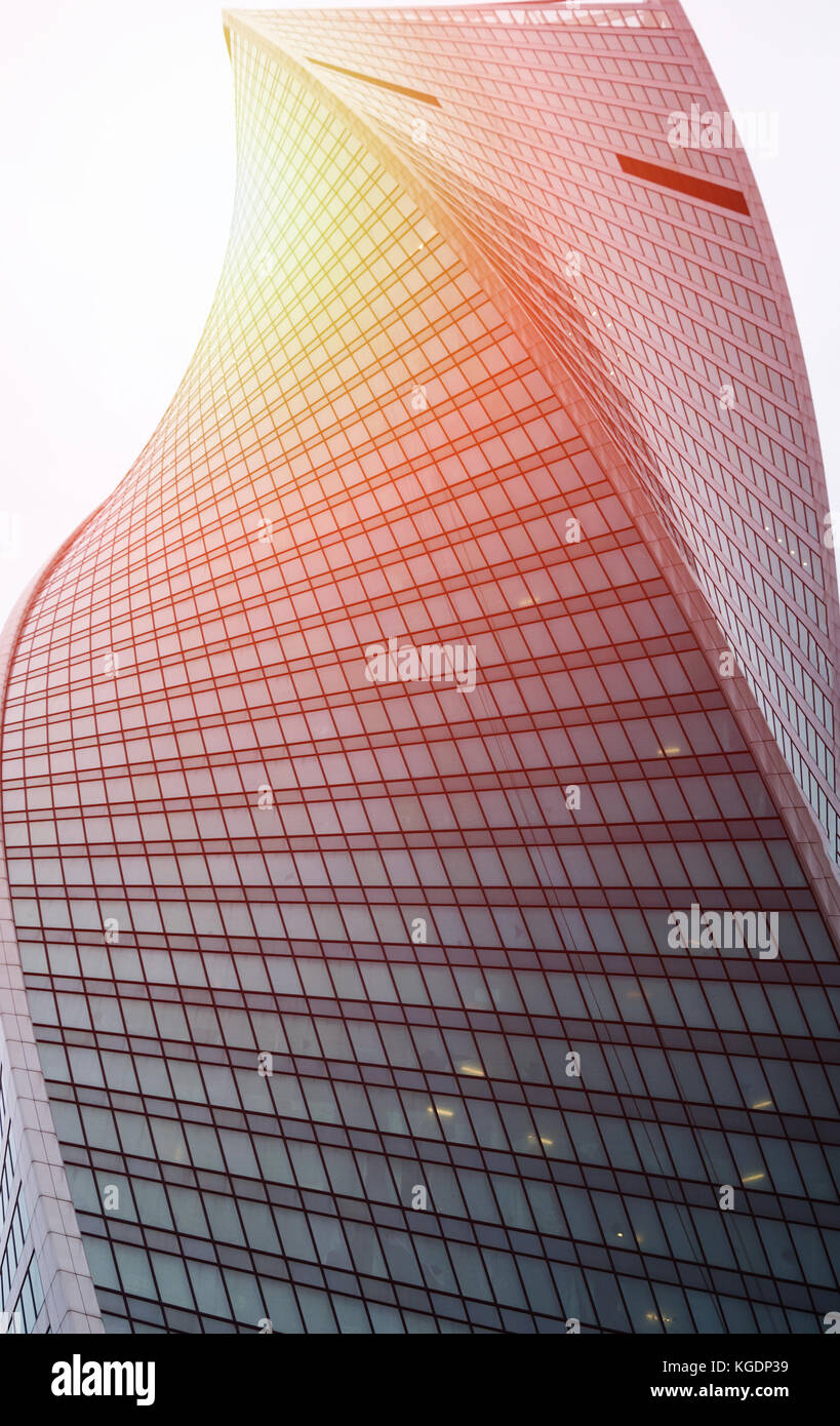 Edificio de cristal moderno centro de negocios. rascacielos de la