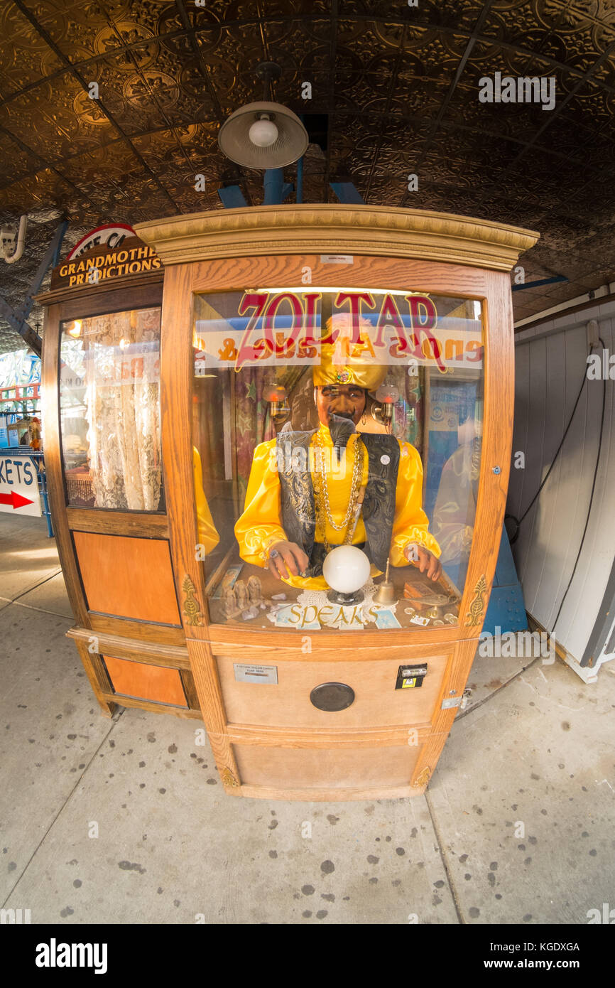 Adivinación Zoltar máquina arcade, Coney Island, Brooklyn, Nueva York