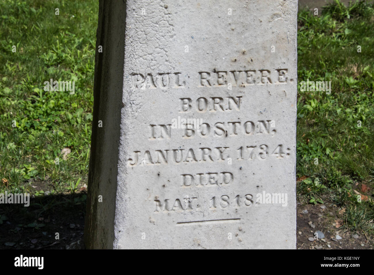 Lápida de Paul Revere, granero enterrando a tierra, Boston, MA, EE.UU. Foto de stock