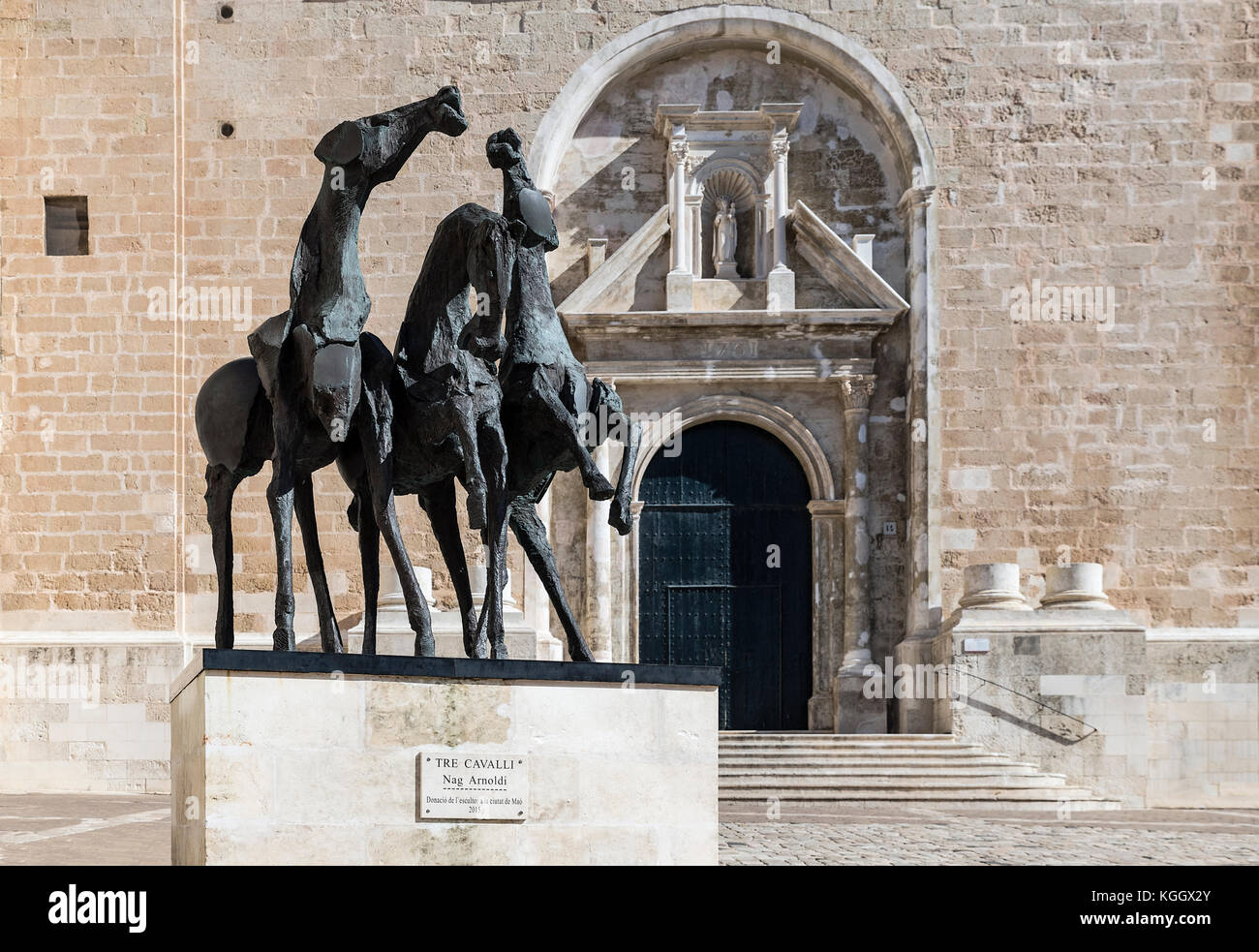 Tres cavalli fuera iglesia del Carmen, Mao, Mahón, Menorca, Illes Balears, España. Foto de stock