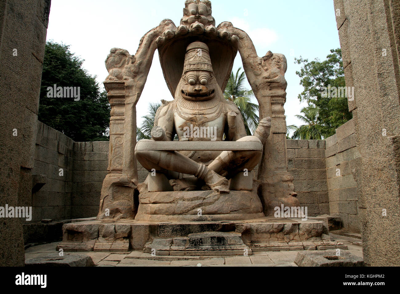 Templo ugranarasimha en Hampi, la capital del imperio Vijayanagar, Karnataka, India, Asia Foto de stock