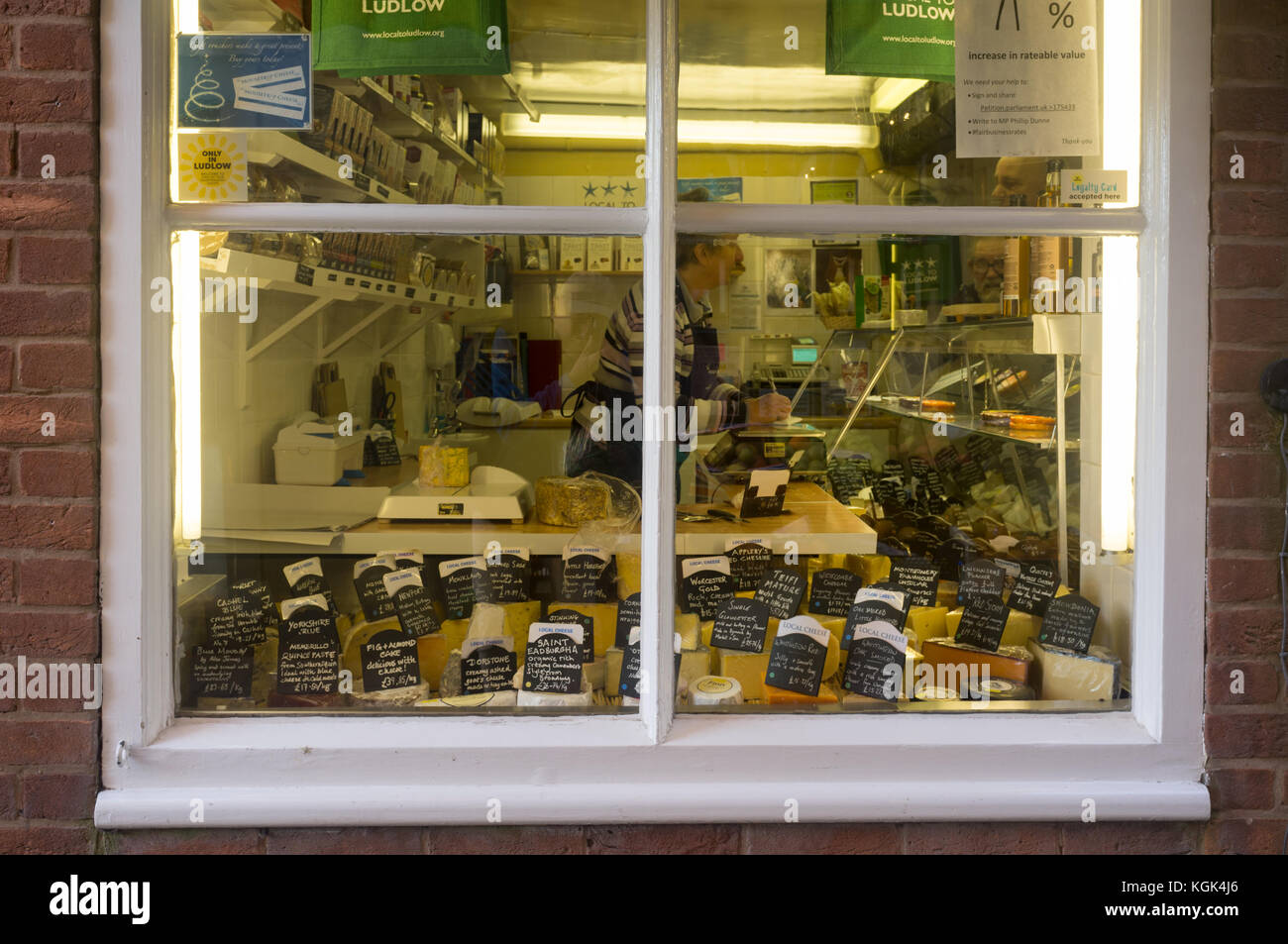 Vista exterior de una tienda de quesos en Ludlow, Shropshire UK Foto de stock