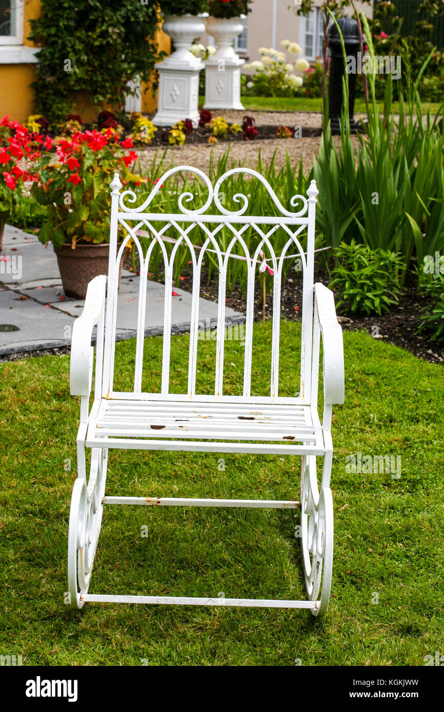 Ornate rocking chairs fotografías e imágenes de alta resolución - Alamy