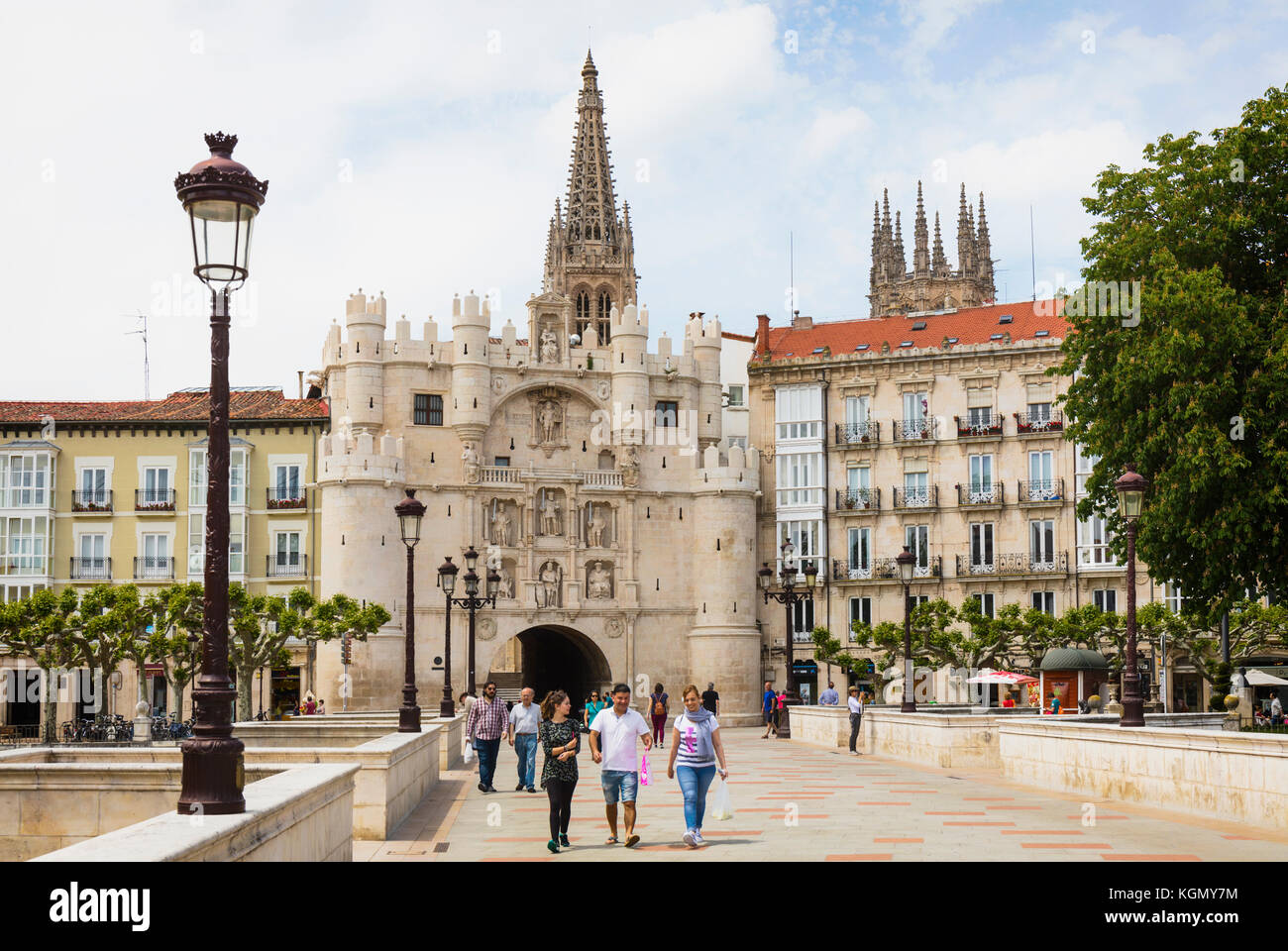 Burgos, provincia de Burgos, Castilla y León, España. La puerta de la ciudad, conocido como el arco de Santa María. Foto de stock