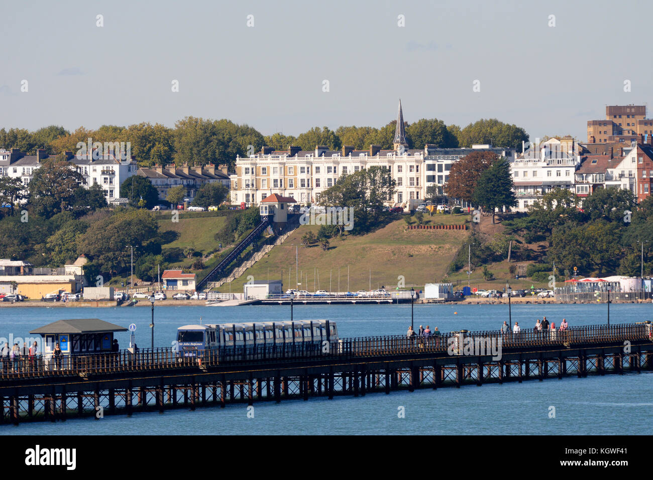 Southend paseo Western Esplanade con Cliff Lift, Southend Pier, muelle