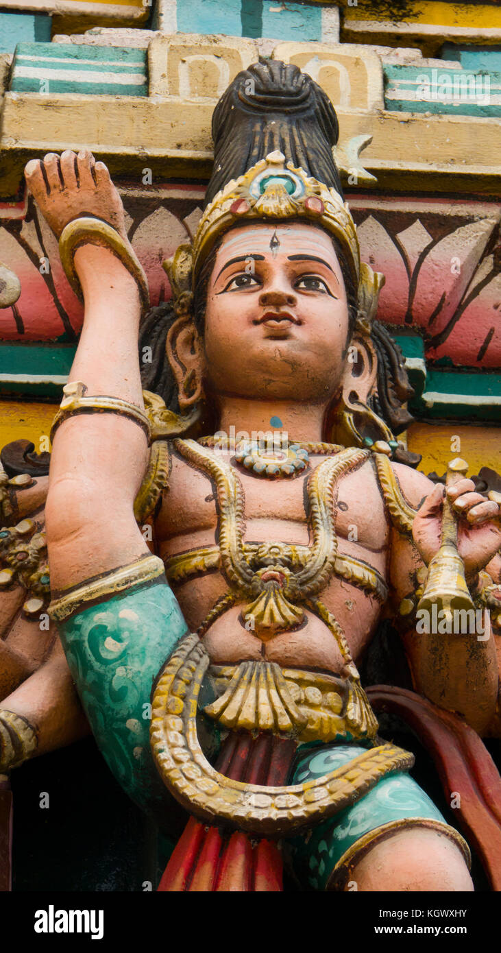 Mural de deidad hindú en gopuram en el Templo Sri Mahamariamman, Chinatown, Kuala Lumpur, Malasia Foto de stock