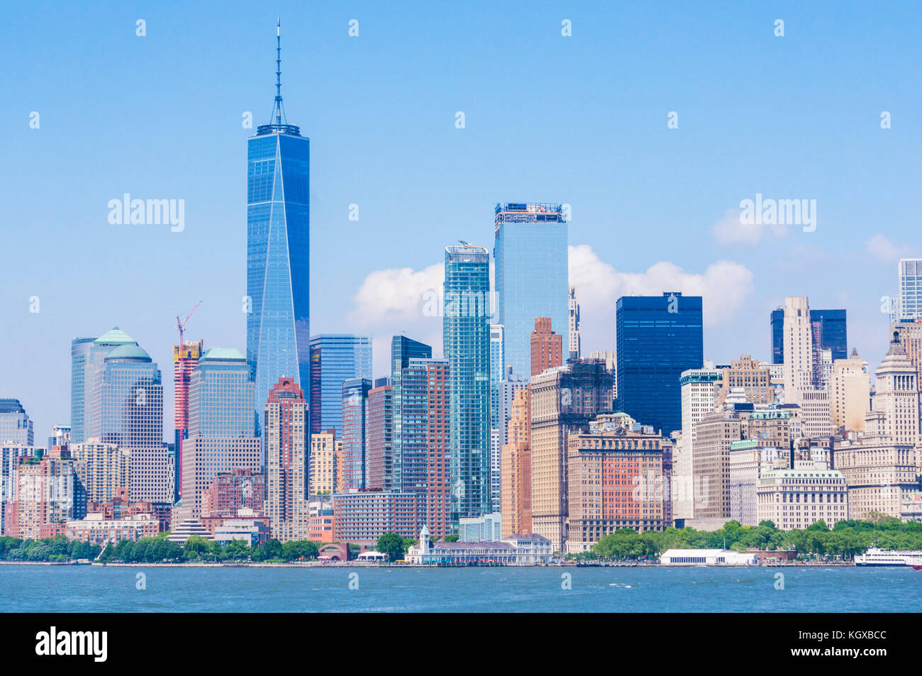 El horizonte de la ciudad de Nueva York Estados Unidos Nueva York Manhattan con rascacielos, incluida la torre de la libertad, la Isla Manhattan cbd NUEVA YORK, EE.UU. Foto de stock