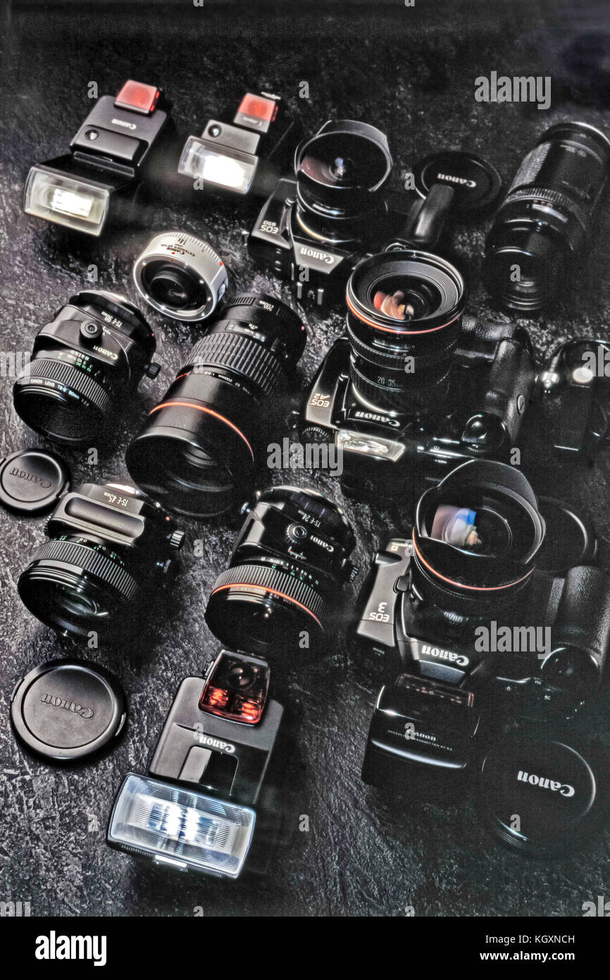 Una cámara de película de 35 mm y lentes Foto de stock