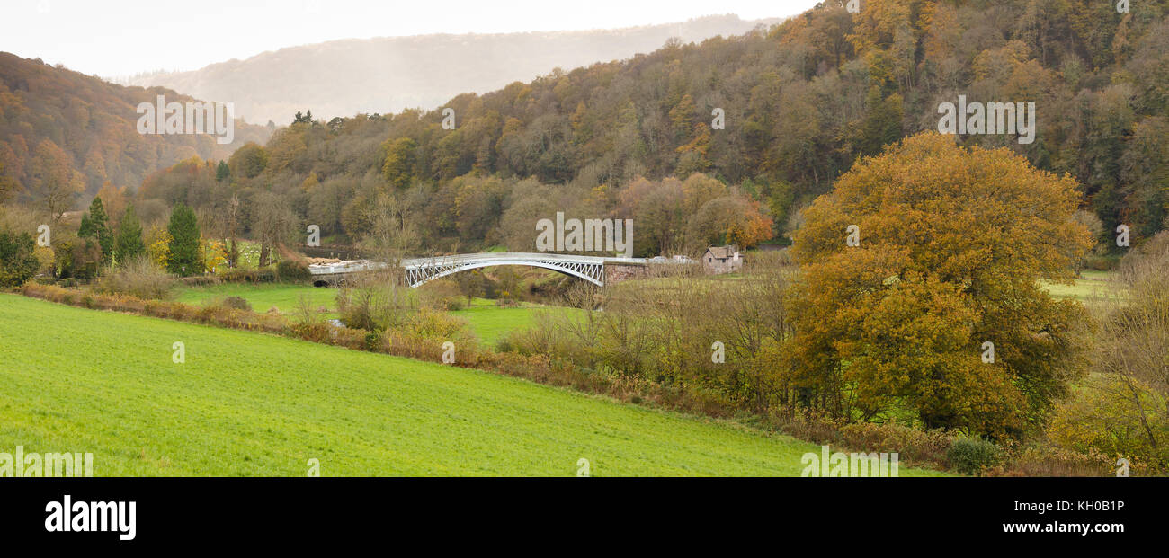 Puente Bigsweir en el Valle Wye, cruzando el río Wye formando el vínculo entre Inglaterra y Gales. Diseñado por Charles Hollis construido en 1827 Foto de stock