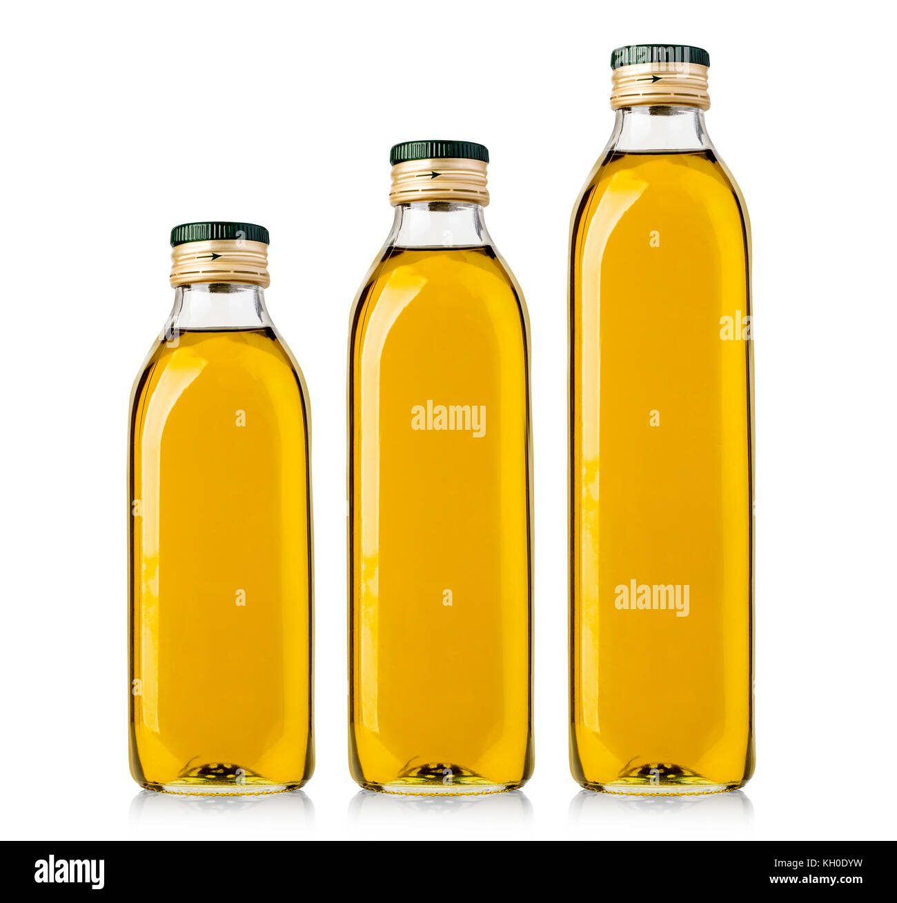 Botellas de vidrio vacías para aceite de oliva de diferentes tamaños  aislado sobre fondo blanco.