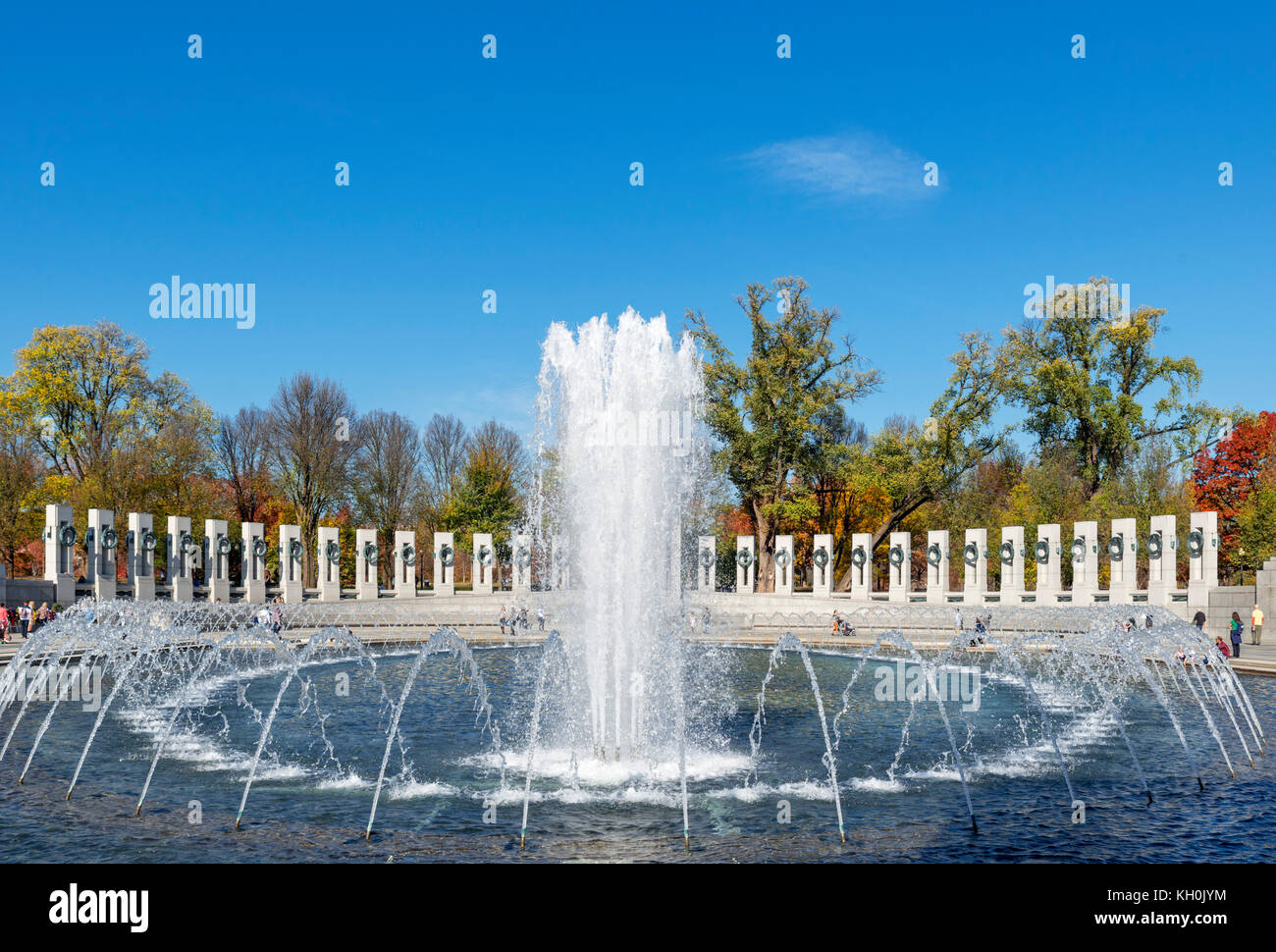 Fuente en el Monumento Nacional de la Segunda Guerra Mundial, Washington DC, EE.UU. Foto de stock