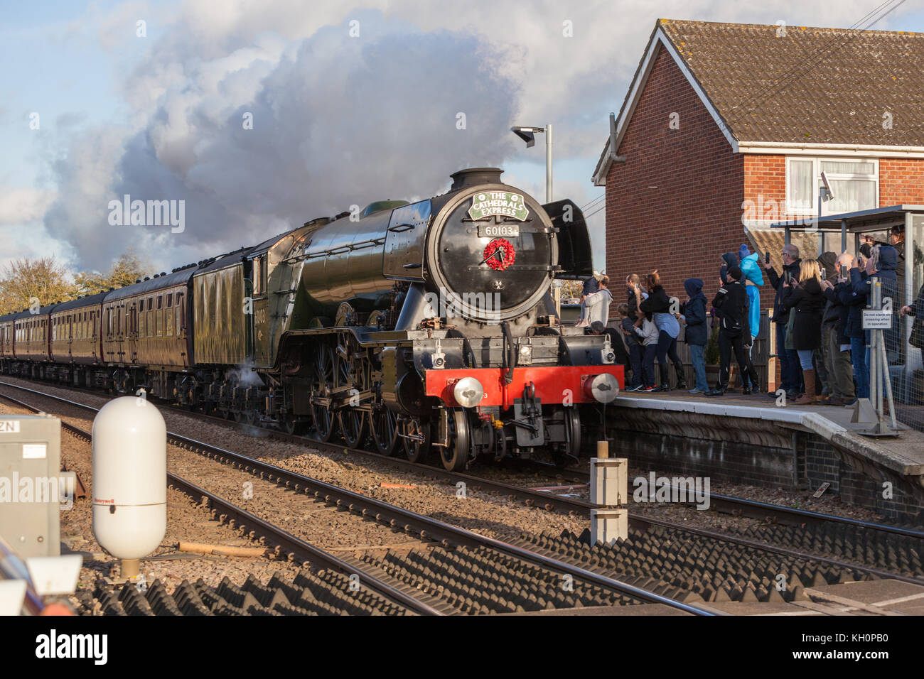 Spooner Row Estación, Reino Unido. 11 Nov, 2017. THE Flying Scotsman en ruta desde Norwich a Ely pasando por Spooner Fila cruzando la estación de crédito: Kevin snelling/Alamy Live News Foto de stock