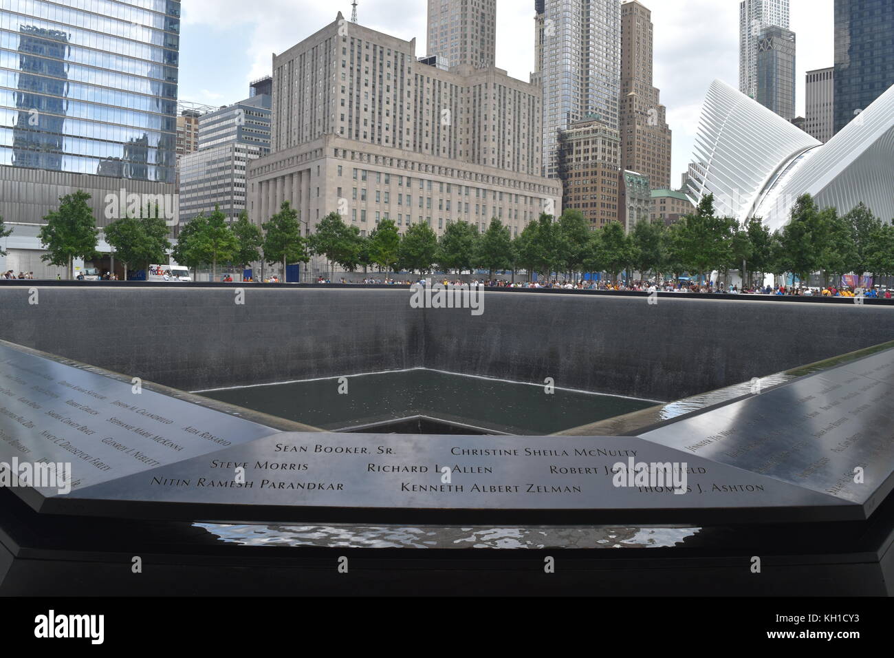 La piscina del norte en el 9/11 Memorial en la Ciudad de Nueva York. Foto de stock