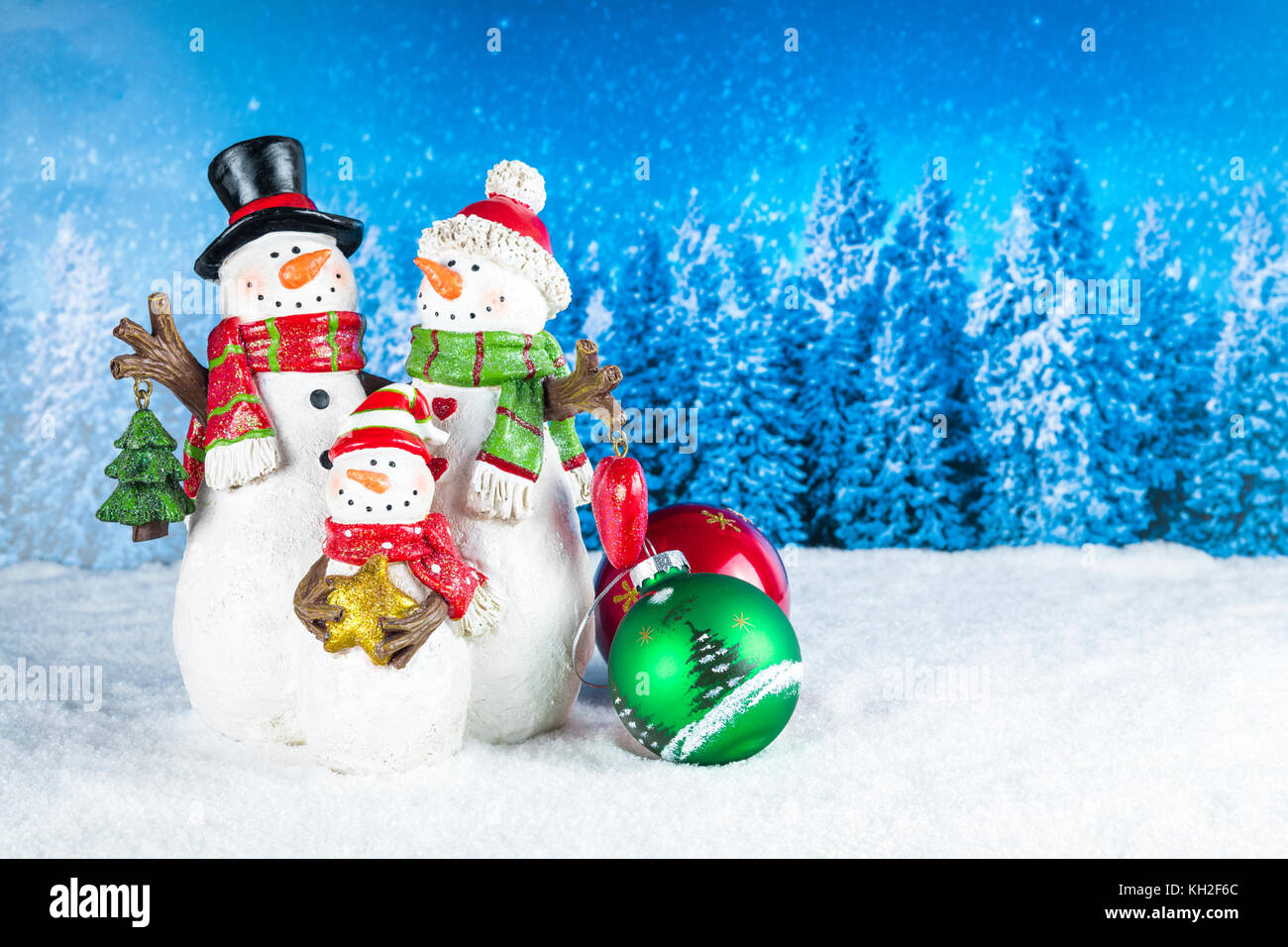 Navidad muñeco de nieve china decoración figurillas con otras decoraciones  hechas por Villeroy & Boch detrás Fotografía de stock - Alamy