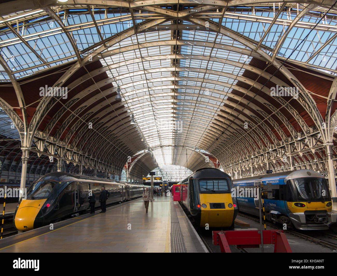 Estación de paddington vacía fotografías e imágenes de alta resolución