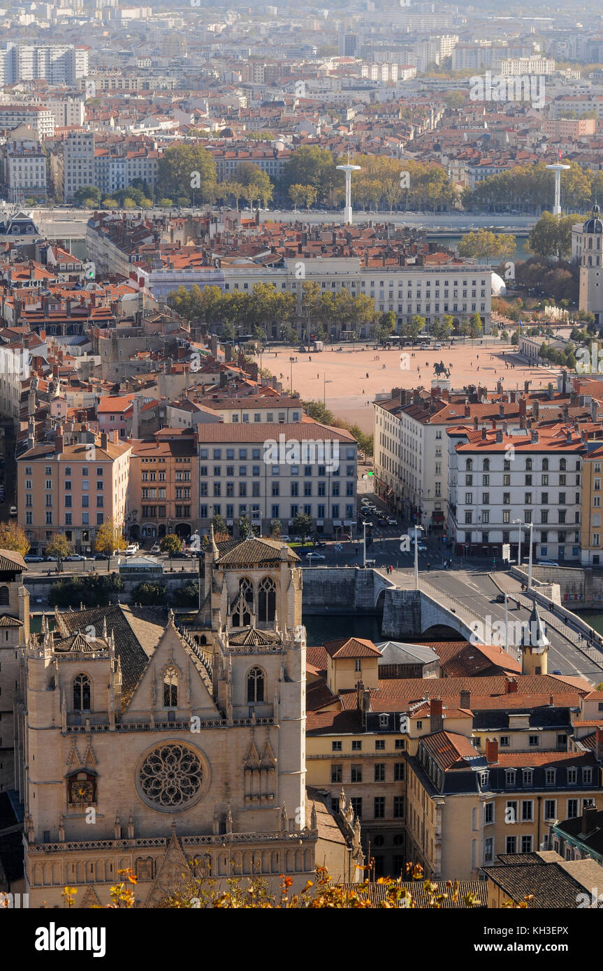 La catedral de San Juan, vistos desde la basílica de Fourvière plazza, Lyon, Francia. Foto de stock