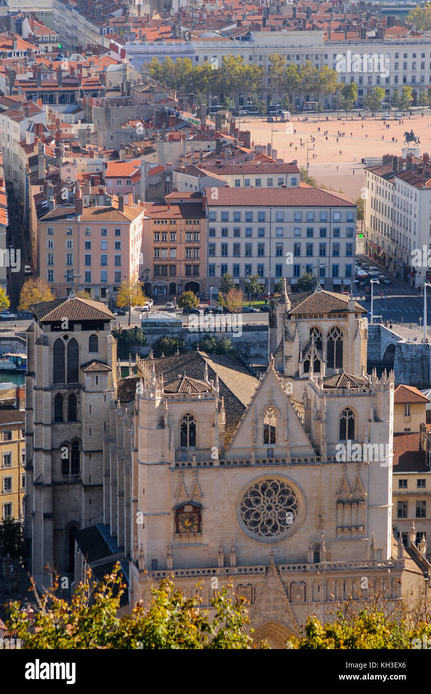 La catedral de San Juan, vistos desde la basílica de Fourvière plazza, Lyon, Francia. Foto de stock