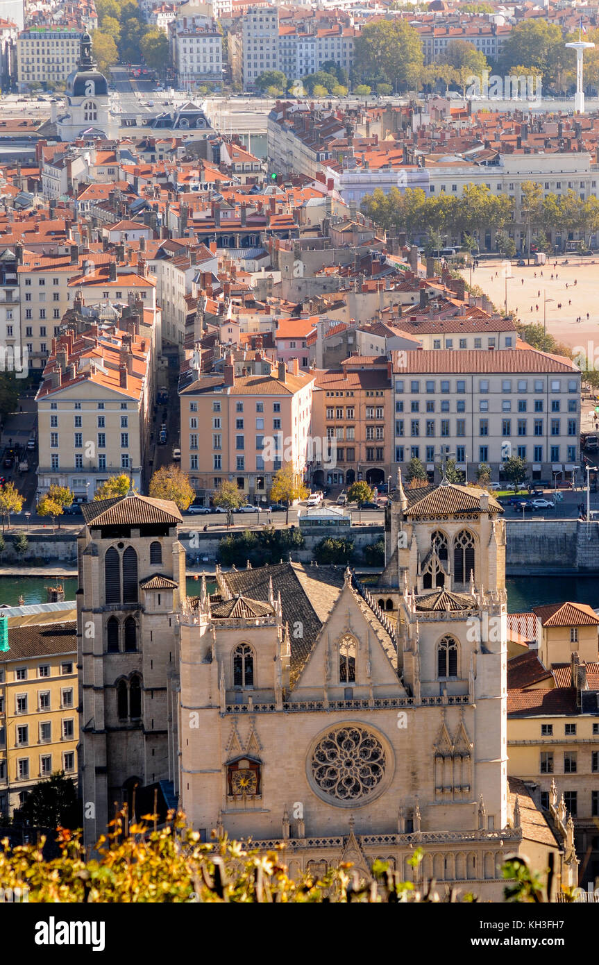 La catedral de San Juan, vistos desde la basílica de Fourvière plazza, Lyon, Francia. Foto de stock