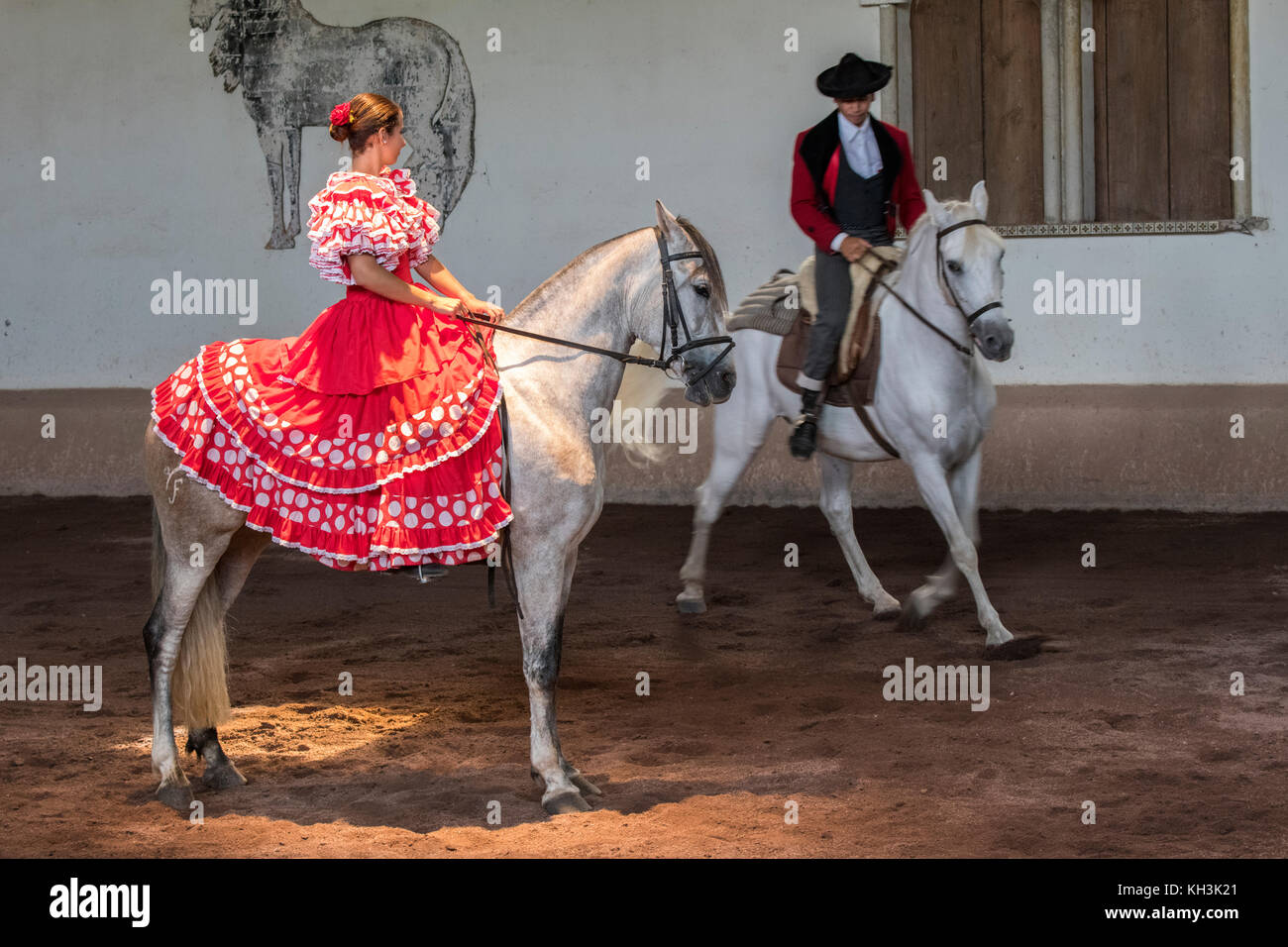 Traje andaluz fotografías e imágenes de alta resolución Página 3 Alamy