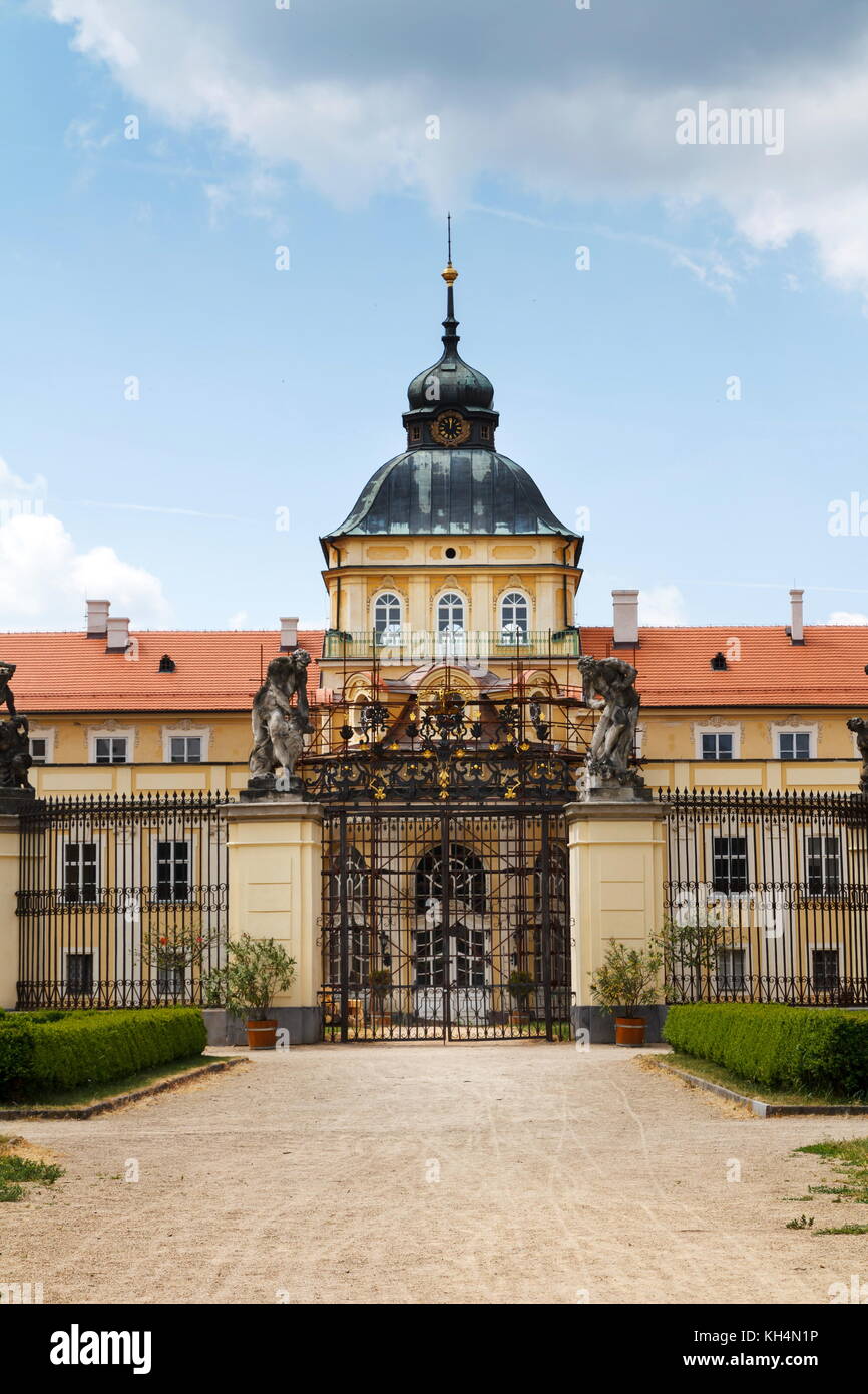 Nuevo Palacio barroco-clasicista horovice en Bohemia, República Checa, Europa Foto de stock