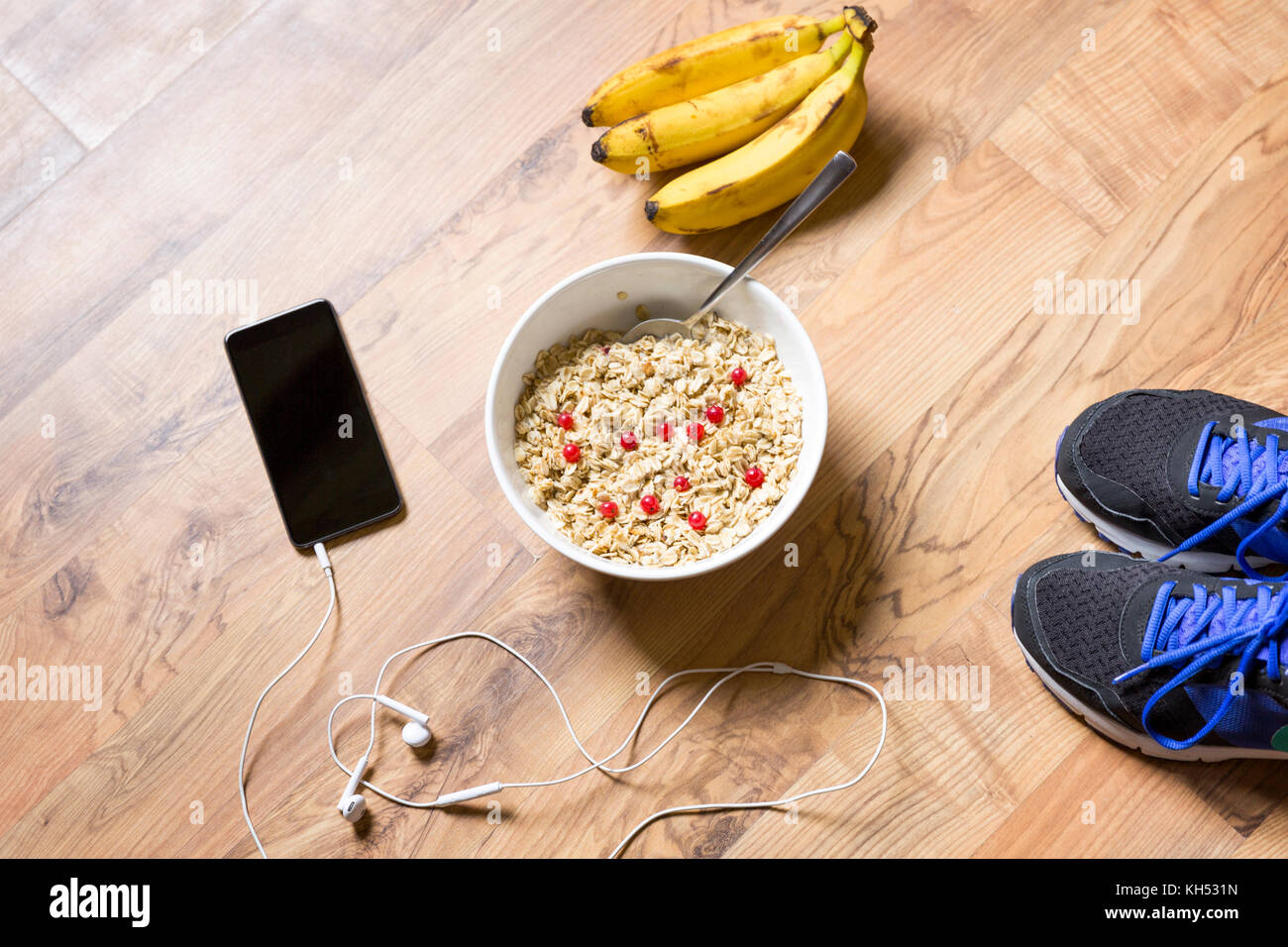 La avena con fresas y plátano . Después de un entrenamiento de fitness y estilo de vida