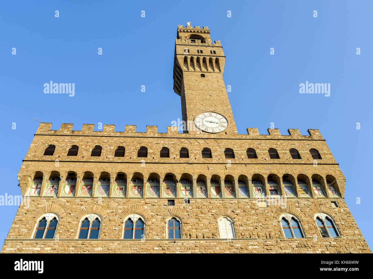 La torre del Palazzo Vecchio es uno de los símbolos de Florencia y se llama la torre de Arnolfo en honor de Arnolfo di Cambio Foto de stock
