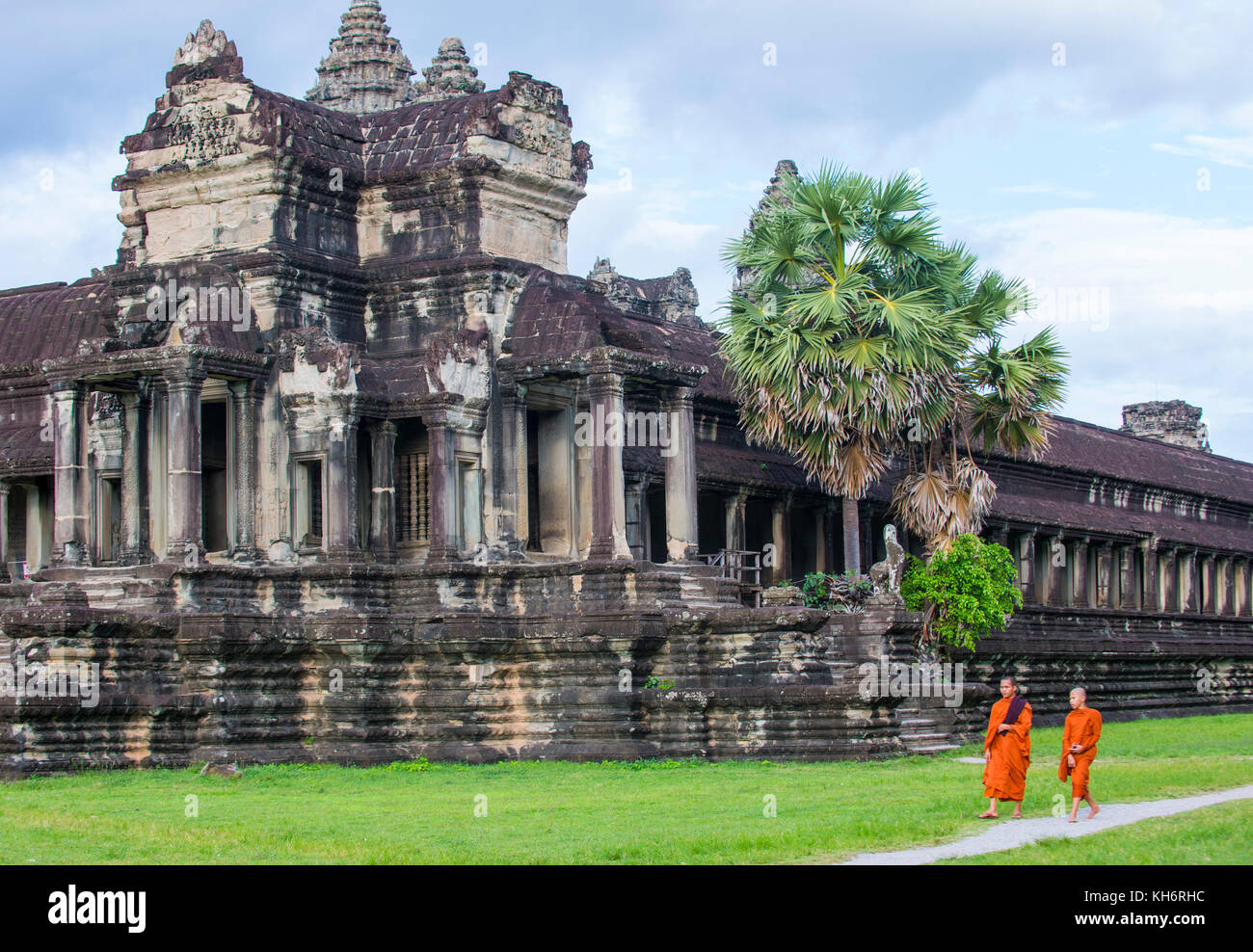 Los monjes budistas en el templo de Angkor Wat en Siem Reap, Camboya Foto de stock