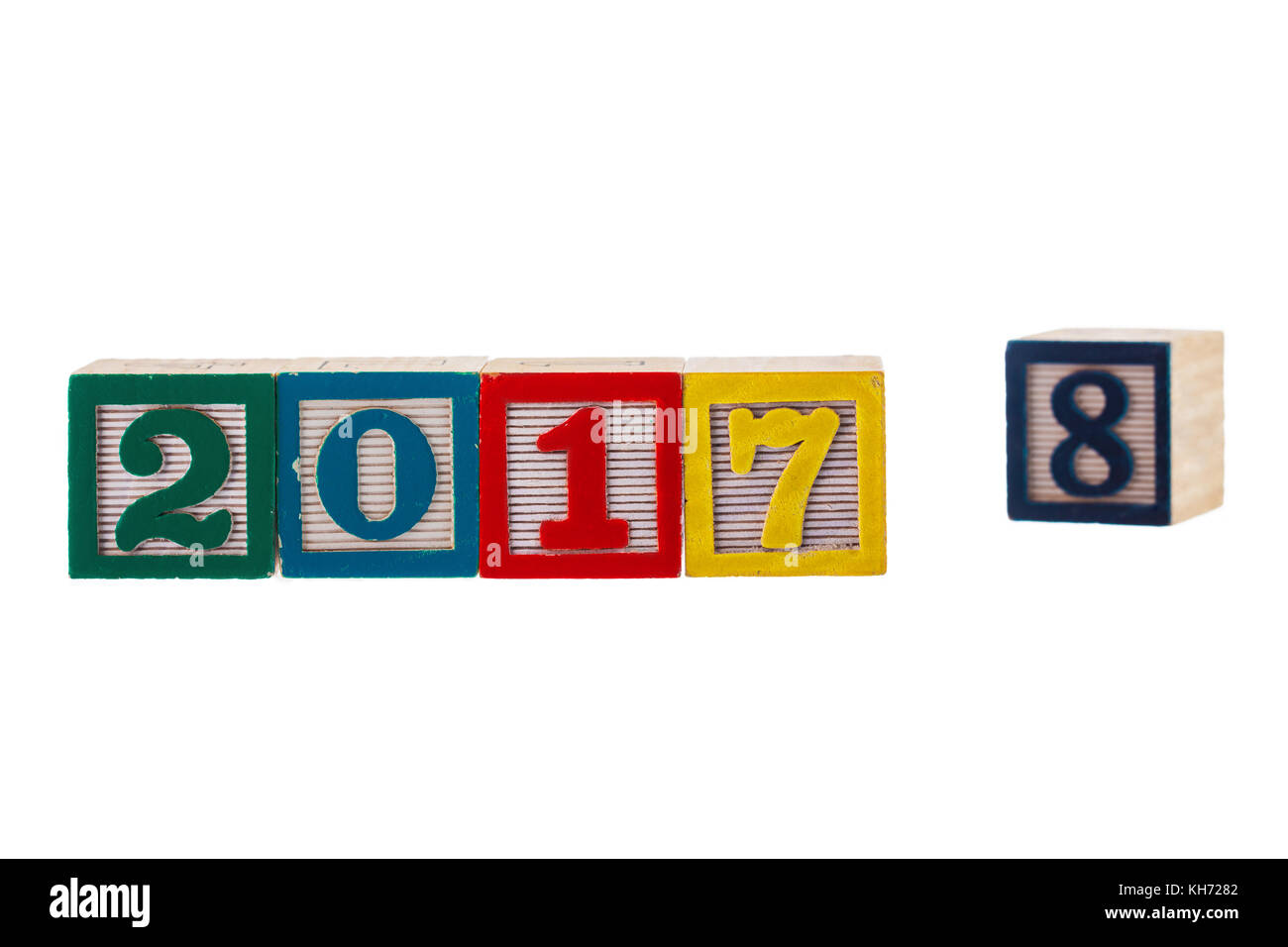 Año nuevo 2017 escrito sobre bloques de madera sobre fondo blanco. Foto de stock