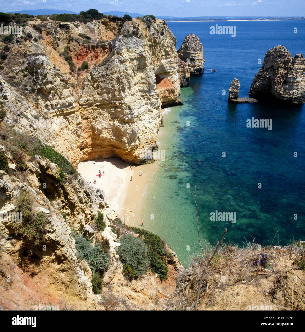 Fabulosas playas pequeñas cerca de Lagos en Portugal. Foto de stock