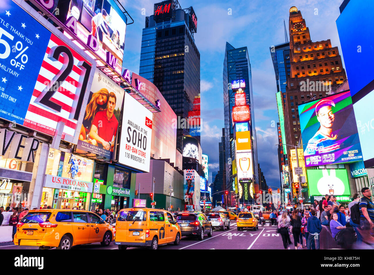 Nueva York, EE.UU. New York Times square ocupado abarrotado de turistas de Manhattan, Nueva York, EE.UU. Estados Unidos de América Foto de stock