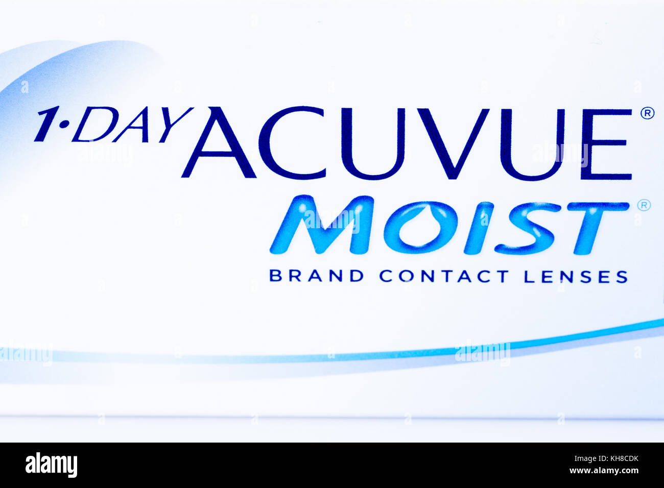 1-DAY ACUVUE MOIST Brand Contact Lenses, cerca del logotipo en caja, Reino Unido Foto de stock