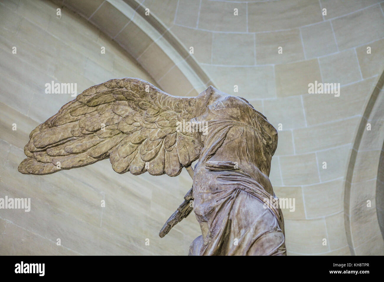 Dtail de la estatua de Nike en el Louvre Foto de stock