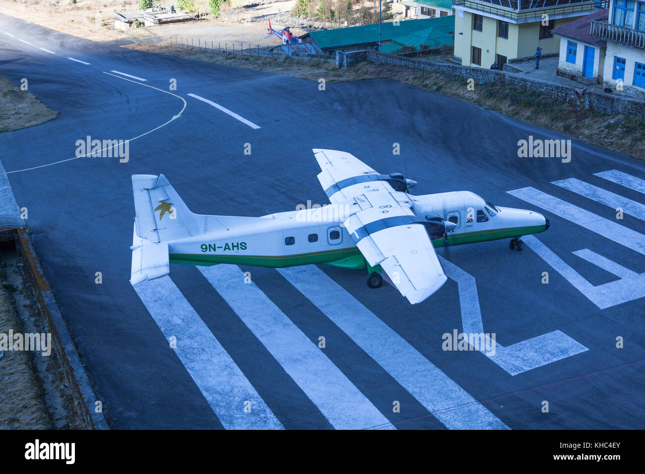 Volar a lukla airport (el más peligroso en el mundo Fotografía de stock Alamy Volar a lukla airport (el más peligroso en el mundo Fotografía de stock Alamy