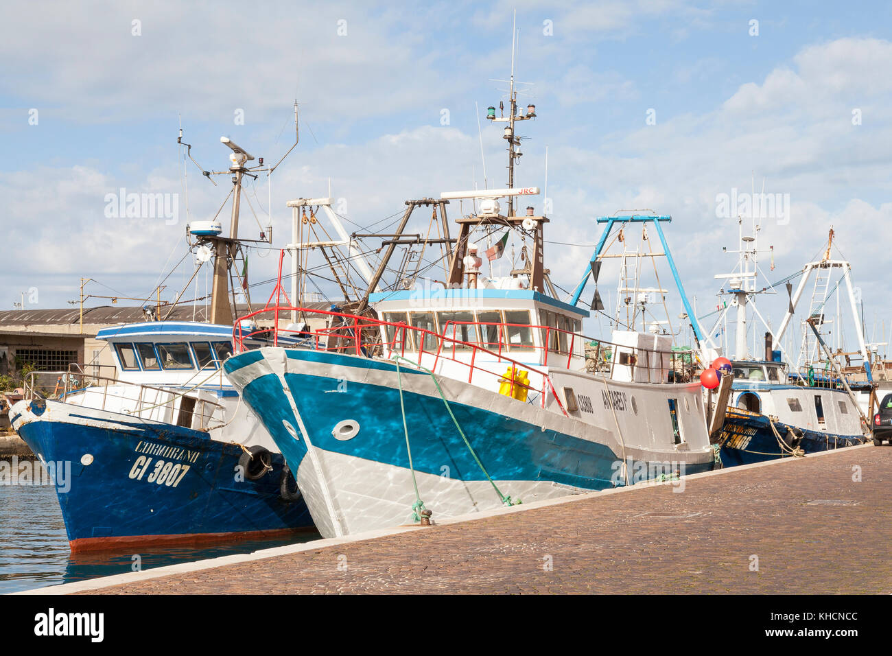 Puertos pesqueros fotografías e imágenes de alta resolución - Alamy