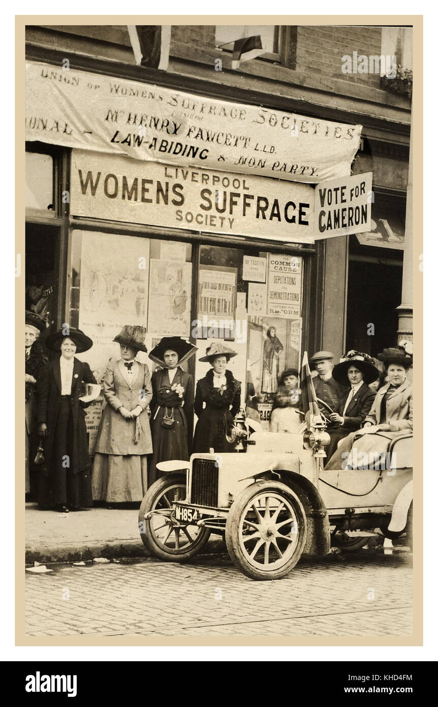 Vintage 1910 el sufragio By-Election Eleanor Rathbone y otras sufragistas de Liverpool en apoyo de la campaña pro-el sufragio femenino en el Kirkdale candidato por elección, 1910 Foto de stock