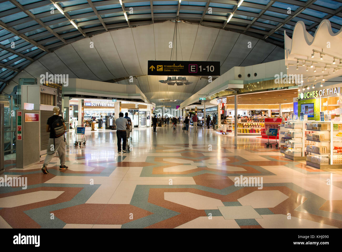 Duty free shop bangkok airport fotografías e imágenes de alta resolución -  Página 2 - Alamy