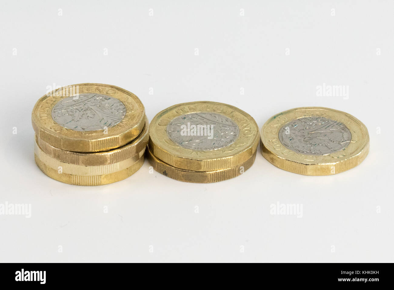 Nuevo uk pound monedas en una pila. Foto de stock